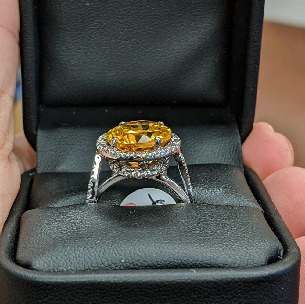 ***SOLD****"2.5ct yellow topaz and diamond ring - Picture 4 of 9